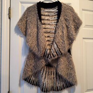 Liquid by Sioni faux fur vest-dramatic shawl collar, clasp or left open. S/M